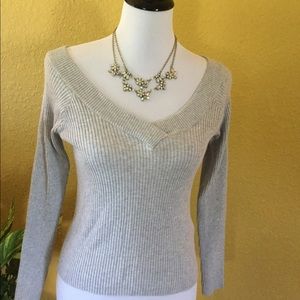 Divided h&m gray v-neck sweater medium